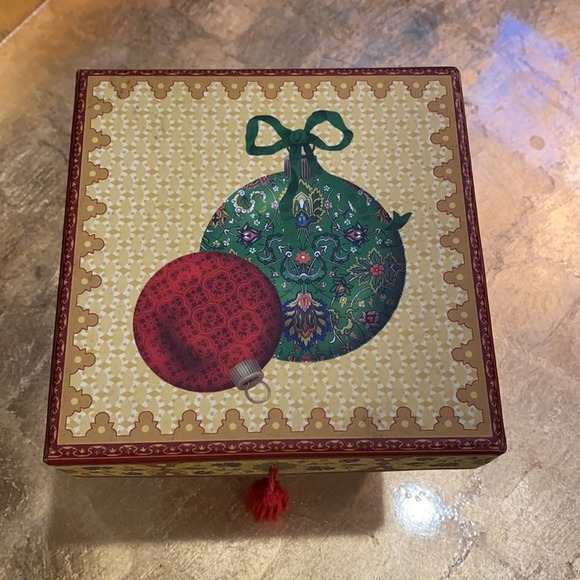 Punch Studio Tapered Gift Box w/Red Tassel No. 82864 - Picture 2 of 6